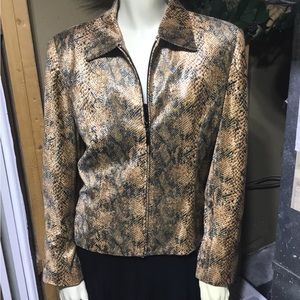 Town & Travel Green & Black Blazer